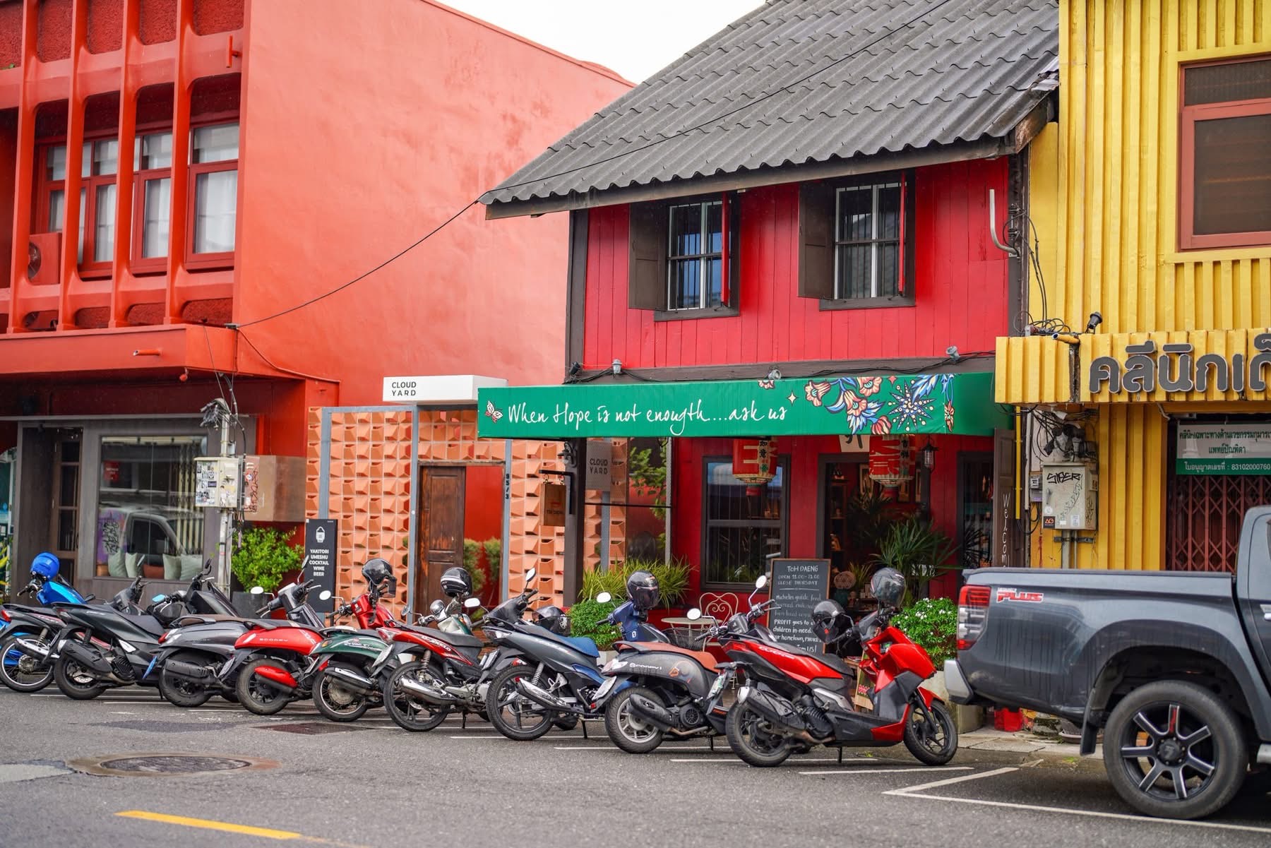 TOH DAENG at Phuket Old Town exterior