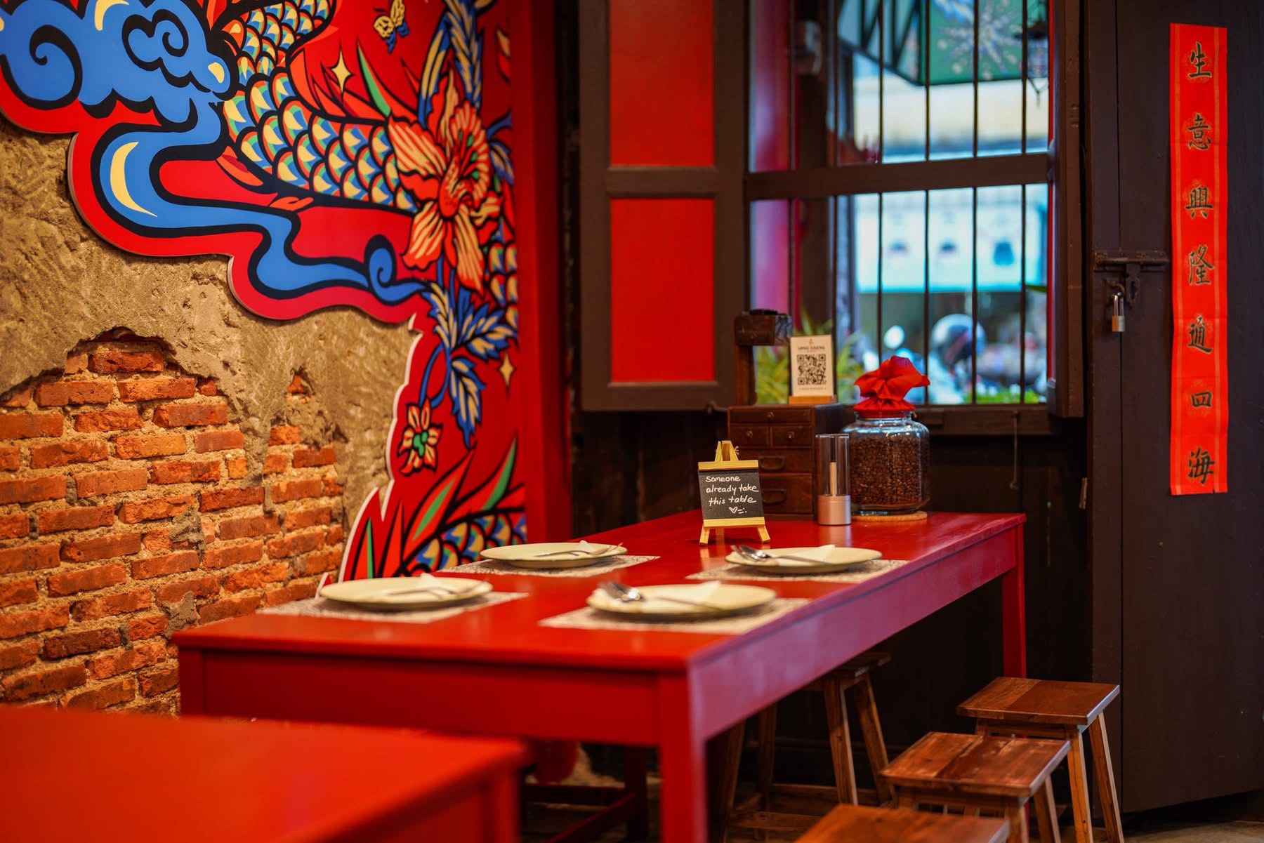 TOH DAENG red table with dragon mural