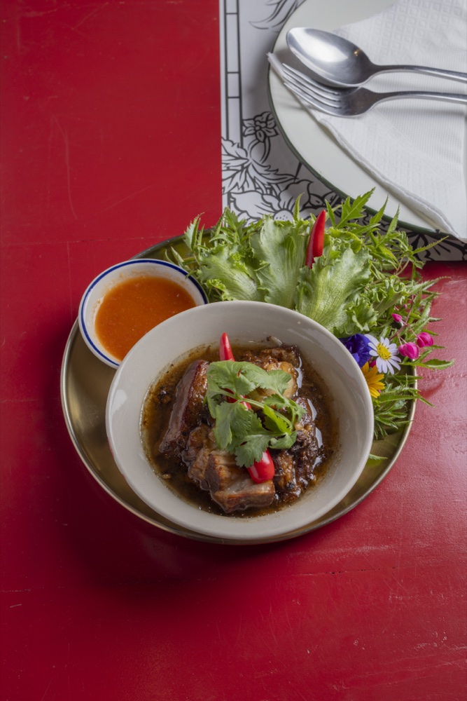 หมูฮ้อง — Braised Pork Belly